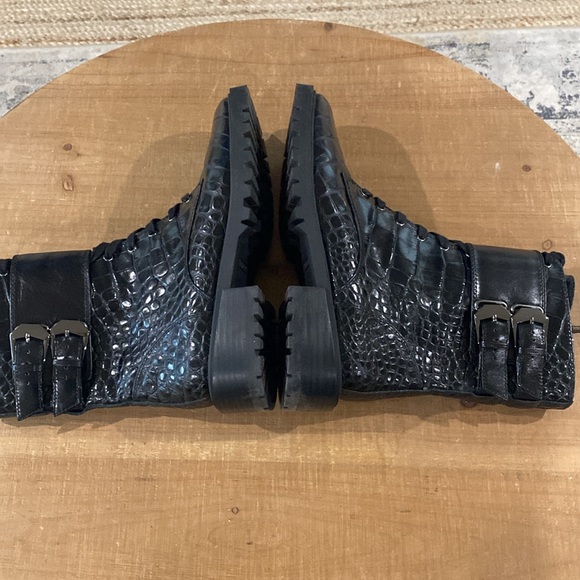 Vince Camuto combat boots - Picture 4 of 7